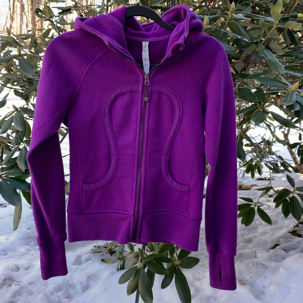 Lululemon sweatshirt